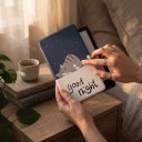 Custodia flip blu e bianca da 6 pollici per Kindle di 10ª generazione 2019 con un gatto assonnato sotto le stelle e la scritta Good night 2
