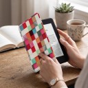 Custodia flip colorata da 6 pollici per Kindle di 10ª generazione 2019 con motivo geometrico di quadrati e triangoli colorati e con cinturino 7