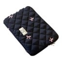 Custodia per tablet iPad da 9,7 a 11 pollici Trapuntata con fiocchi ricamati 28 x 21 cm Fodera in peluche Chiusura con zip 4