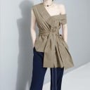 Dame asymmetrisk bluse uden ærmer med blottet skulder Bred krave Bindebånd i taljen Knaplukning Ujævn kant Polyester og bomuld 3