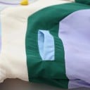 Dame bomberjakke i pastelfarver Brudte farve striber Ståkrave med snor Lynlås Lukning To lommer Elastiske manchetter og kant Polyester 4