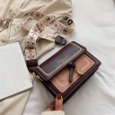 Dame crossbody taske med klap Gylden broderi af blade Dekorativ knude med vedhæng Bred mønstret rem med spænde PU læder 19 x 15 x 7 cm 5