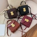 Dame crossbody taske med øverste håndtag Firkantet form Krokodillemønster Metalspænde Aftagelig rem PU læder Mål 17 x 17 x 8,5 cm 6