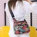 Dame crossbody taske med print Flere lynlåslommer Plads til en mindre tablet Bred rem Nylon og polyester 28 x 26 x 8 cm 3