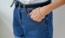 Dame denimshorts med bælte 3