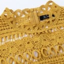 Dame elegant bluse i blonder med lange ærmer og krave Indsnævret talje med udvidet flæse Lynlås på ryggen 100% bomuld og polyester 7