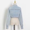 Dame kort denimjakke med bindebånd Skjortekrave To brystlommer med klapper Lange ærmer Lys blå Polyester og bomuld 3