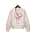 Dame kort jakke i kunstlæder Løs oversize pasform Bred reverskrave Lukning med knapper Store lommer og puffede ærmer 3