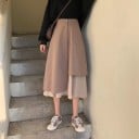 Dame lang tofarvet nederdel med asymmetrisk top og lyst underlag A-formet snit Lukning med knap Polyester 4