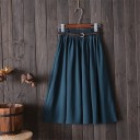 Dame midi nederdel med indsamlet talje og bælte Bred flydende snit Strikket bælte med spænde Ensfarvet nederdel under knæene Polyester 6