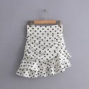 Dame mini skirt med rynkning og asymmetrisk lagdelte flæser Mønster af sorte prikker Tætsiddende snit med høj talje Let skinnende stof 1
