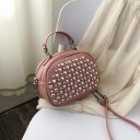 Dame oval crossbody taske med metalnitter lavet af PU læder Øverste håndtag Rem med kæde Lynlås Lukning Mål 20 x 16 x 10 cm 4