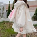 Dame plyssweatshirt med hætte og kaninører Forlænget pasform med lynlås Flæsekant Snore med pomponer Hvid Polyester og akryl 6