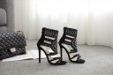 Dame pumps Melanie 7