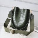 Dame skuldertaske 24 x 28 x 16 cm Rummelig taske med prægede skæl mønster Bred justerbar rem og smal håndtag 5