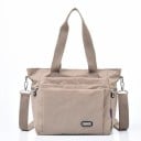 Dame skuldertaske i polyester To hanke Aftagelig rem med karabiner Frontlomme med lynlås Mål 32 x 27 x 17 cm 1