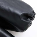 Dame sort skjorte i kunstlæder Voluminøse puffede ærmer med elastisk afslutning Klassisk krave Knaplukning Lige snit med rundet kant 5