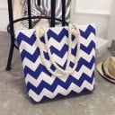Dame strandtaske med zigzag mønster Rummelig taske lavet af lærred og polyester 41 x 35 x 10 cm Snoede reb-håndtag på 28 cm 2