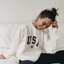 Dame sweatshirt uden hætte med tryk af det amerikanske flag og teksten Rund hals Lange ærmer Ribstrikkede manchetter og kant Polyester 11