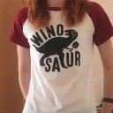 Dame T-shirt med dinosaurprint 3