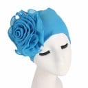 Dame turbanhat med stor rynket blomst på siden Elegant hovedbeklædning lavet af bomuld og polyester Universel størrelse 10