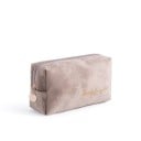 Dame velour kosmetik taske Firkantet form Lynlås med rund vedhæng i guld Farverig dekorativ tekst 20 x 11 x 9 cm Til kosmetik 2