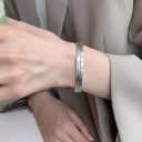 Damearmbånd i massivt materiale H78 4