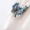 Damebluse med blomsterprint Lange ærmer med snøring ved håndleddet Rund hals Løs pasform Cremehvid Bomuld og polyester 5