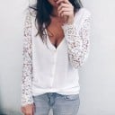 Damebluse med lange blonder ærmer og dyb V-udskæring med knaplukning Materiale af bomuld og polyester Velegnet til sommer 3