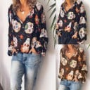 Damebluse med print af prydede kranier og farverige blomster Lange løse ærmer V-udskæring Løs pasform Materiale chiffon 3