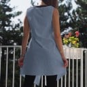Damebluse uden ærmer med slids i midten Forlænget tanktop-snit Asymmetrisk kant Dekorative knapper Polyester- og bomuldsblanding 12