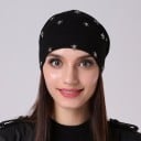 Damehat i beanie-stil med sølvfarvede stjerner Løs, flydende pasform Blandt af polyester og bomuld Hovedomkreds 54 til 59 cm 13