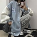 Damen Baseballjacke im College-Stil Weiße kontrastierende Ärmel Große Applikation mit Buchstaben Gestreifte Rippbündchen Lockere Passform 2