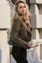 Damen Bikerjacke im Samt-Look Kurze Jacke aus PU-Leder und Samt Schräge Reißverschluss Rüschenschultern Breiter Reverskragen Druckknopf-Schlaufen 3