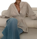Damen braune gestreifte Bluse mit Kragen und langen Ärmeln Stylische Bluse mit Schleife im Rücken in der Taille Polyester-Baumwoll-Mischung 2