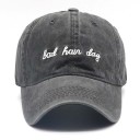 Damen-Cap mit gesticktem Schriftzug Baumwolle im gewaschenen Vintage-Look Belüftungsöffnungen Verstellbarer Riemen mit Schnalle Umfang 3