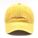 Damen-Cap mit gesticktem Schriftzug Baumwolle im gewaschenen Vintage-Look Belüftungsöffnungen Verstellbarer Riemen mit Schnalle Umfang 7