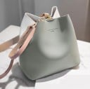 Damen Crossbody Tasche im Beuteldesign über der Schulter Glattes PU-Leder Reißverschluss Breiter Trageriemen in kontrastierender Farbe 21 x 4