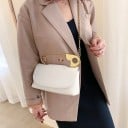 Damen Crossbody Tasche mit Klappe und Griff in Form einer großen Sicherheitsnadel Metallkettengurt über die Schulter PU Leder 8