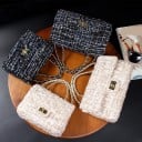 Damen Crossbody Tasche mit Klappe und Kettenriemen Strukturierter Stoff mit Tweed-Optik Metallverschluss Wolle und PU-Leder 9