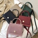 Damen Crossbody Tasche mit Obergriff Zum Tragen in der Hand oder über der Schulter Klappe mit runder Verschlussmatte Wildleder-Look 7