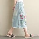 Damen Denim Midi Rock mit bunten Blumenstickereien Elastischer Bund mit Kordelzug Taschen vorne und hinten Fransenabschluss und seitliche 4