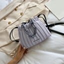 Damen Faltenwurf Tasche mit Zugband Massive Kette für die Hand Langer Schultergurt Künstliches Leder 23 x 18 x 8 cm 4