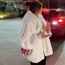Damen flauschige Oversize-Jacke mit Kapuze und Reißverschluss Wärmende Jacke aus Kunstfell Strickbündchen und seitliche Taschen Für Herbst 3