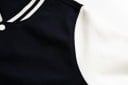 Damen Frühlings Baseballjacke im Stil amerikanischer Schuluniformen Kontrastärmel Druckknopfverschluss Gestreifte Strickbündchen 100% Baumwolle 13
