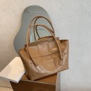 Damen große Umhängetasche aus Kunstleder Shopper mit geflochtenem Muster auf der Vorderseite Lange Griffe Glänzende Oberfläche 46,5 x 29 x 3
