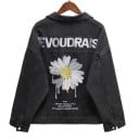 Damen Jeansjacke im lockeren Schnitt Gestickte Margerite auf der Brust Großes Blumenmotiv mit Schriftzug auf der Rückseite Brusttaschen 4