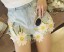 Damen-Jeansshorts mit Blumen 3