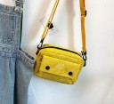 Damen kleine Crossbody Tasche aus Kord mit vorderer Tasche Reißverschluss Verstellbarer Gurt mit Karabinern Abmessungen 19 x 15 x 8 cm 6