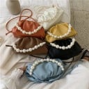 Damen kleine Tasche mit gerafftem weichen Design und dekorativem Perlenhenkel Langer dünner Schulterriemen Kunstleder 25 x 13 x 8 cm 8
